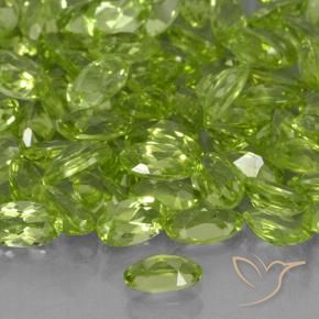 Péridot Vert éclatant naturelle ovale, 0.24 ct, VVS-VS