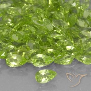 Péridot Vert moyen naturelle En forme de poire, 0.21 ct, VVS-VS
