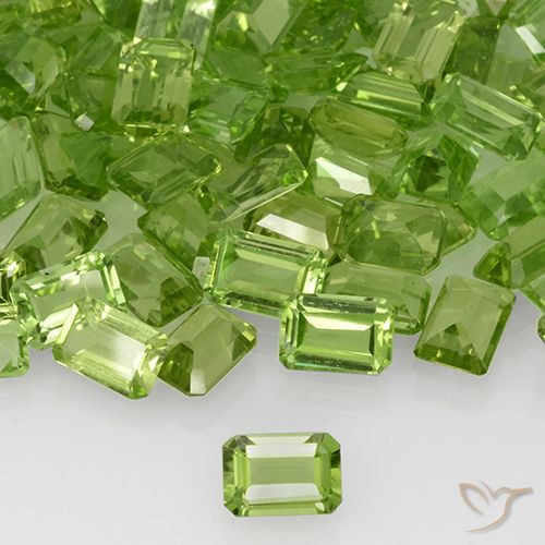 0.59ct Naturel Vert moyen Péridot, Taille émeraude, VVS-VS