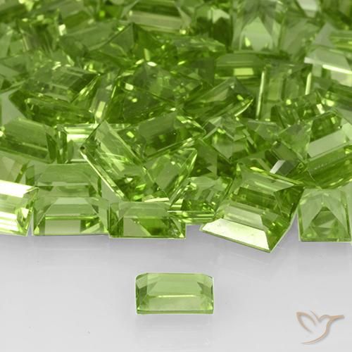Péridot Vert moyen naturelle Baquette, 0.61 ct, VVS-VS