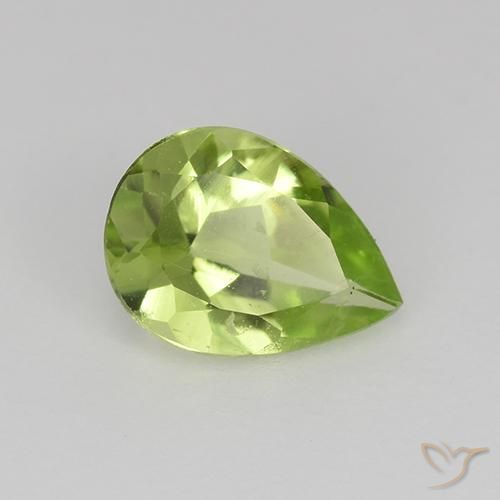Péridot Vert moyen naturelle En forme de poire, 0.60 ct, VVS-VS