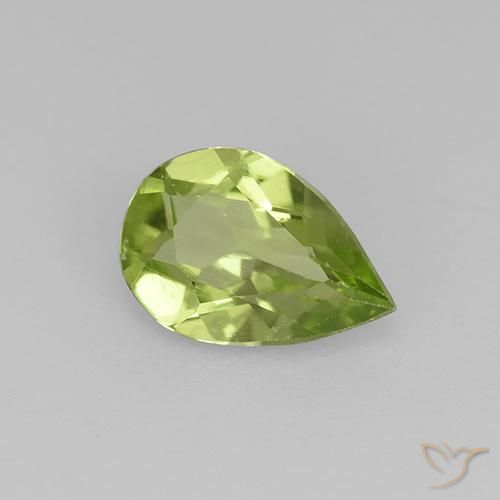 Péridot Vert vif et léger naturelle En forme de poire, 0.44 ct, VVS-VS