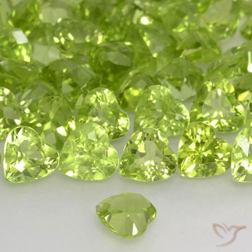 Péridot Vert jaunâtre naturelle Cœur, 0.48 ct, VVS-VS