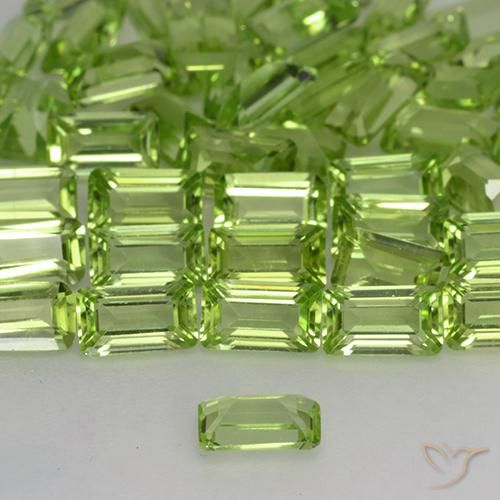 Péridot Vert vif et léger naturelle Octogone / coupe Émeraude, 0.30 ct, VVS-VS
