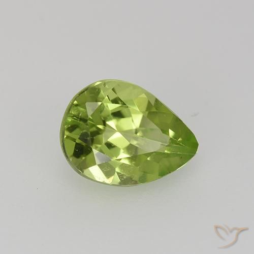 Péridot Vert moyen naturelle En forme de poire, 0.82 ct, VS