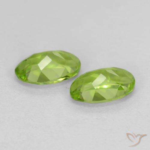 Shop natural 0.94ct Vert éclatant Péridot gems, ovale, from Chine at GemSelect. In stock, global shipping!