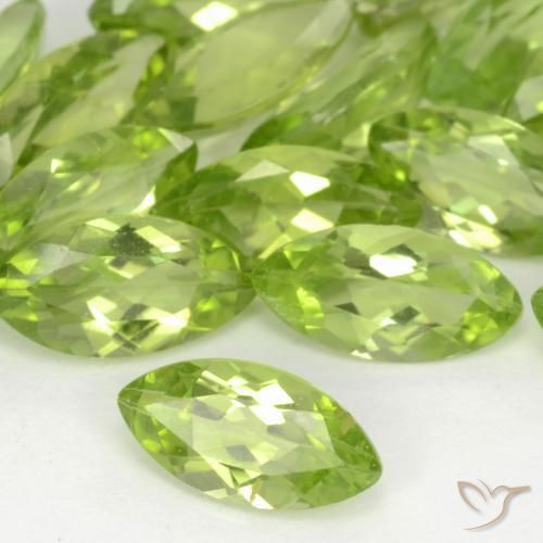 Péridot Vert vif et léger naturelle Marquise, 0.58 ct, VS