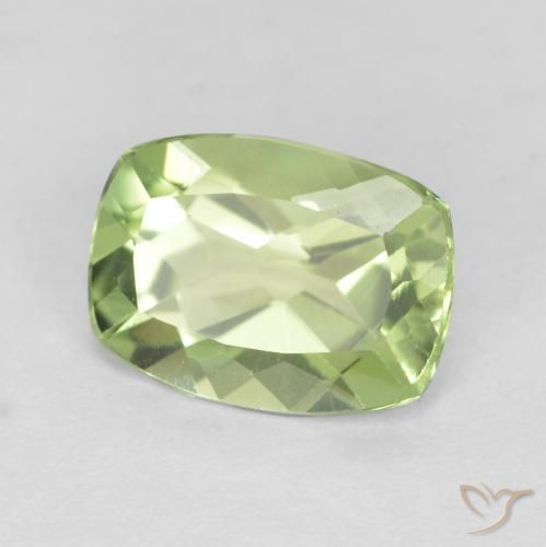 Péridot Vert vif et léger naturelle Coussin, 1.21 ct, VVS-VS