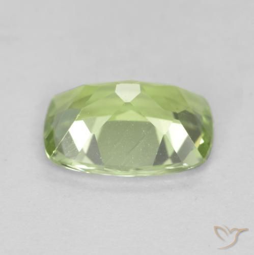 Péridot Vert vif et léger naturelle Coussin, 1.21 ct, VVS-VS