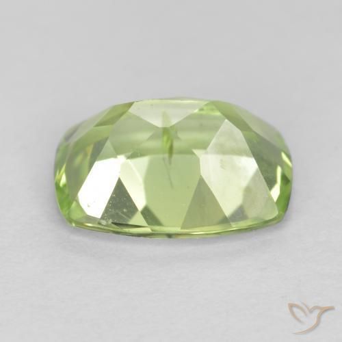 Péridot Vert vif et léger naturelle Coussin, 1.41 ct, VS