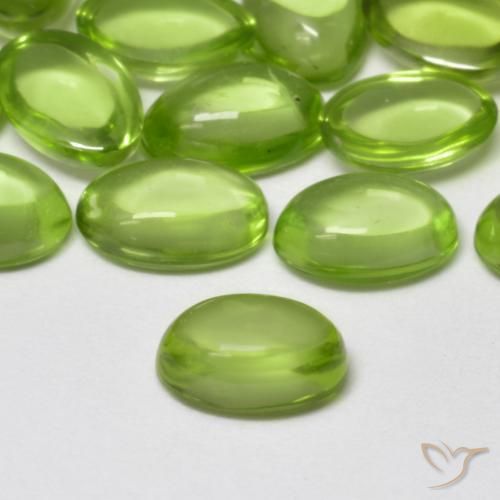 Péridot Vert vif et léger naturelle ovale, 0.52 ct, Transparent