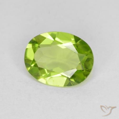 Péridot Vert moyen naturelle ovale, 1.59 ct, VS