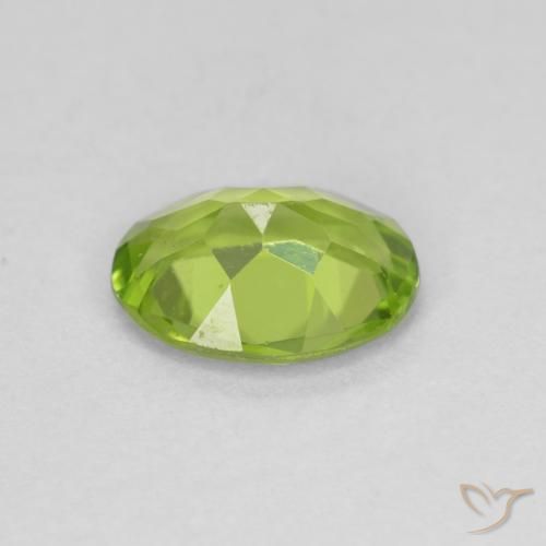 Péridot Vert éclatant naturelle ovale, 1.62 ct, VS