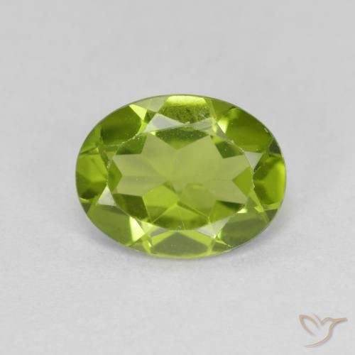 Péridot Vert moyen naturelle Coupe ovale, 1.82 ct, VS