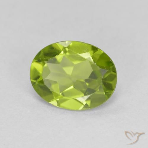Péridot Vert moyen naturelle Coupe ovale, 1.82 ct, VS