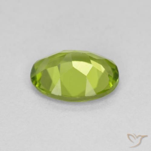 Péridot Vert moyen naturelle Coupe ovale, 1.82 ct, VS