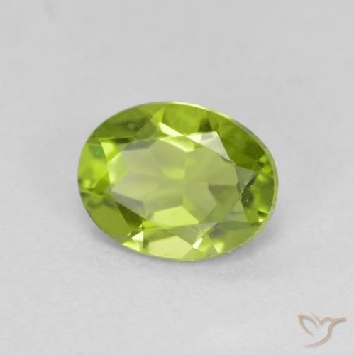 Péridot Vert éclatant naturelle ovale, 1.81 ct, VS