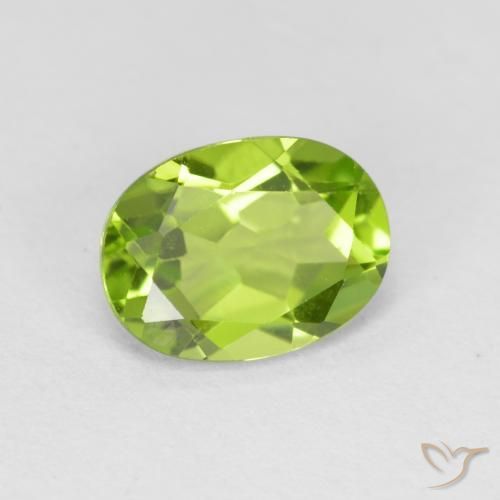 Péridot Vert moyen naturelle ovale, 1.43 ct, VS