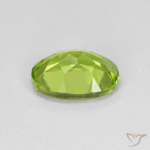 Péridot Vert moyen naturelle ovale, 1.43 ct, VS