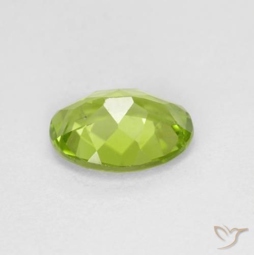 Péridot Vert vif et léger naturelle ovale, 1.30 ct, VS