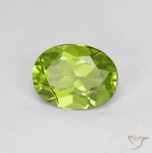 Péridot Vert éclatant naturelle ovale, 1.36 ct, VS