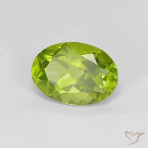 Péridot Vert moyen naturelle ovale, 1.53 ct, VS