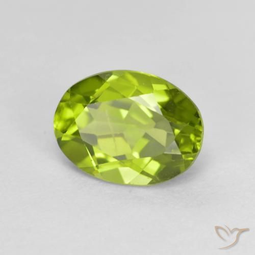 Péridot Vert éclatant naturelle ovale, 1.45 ct, VS