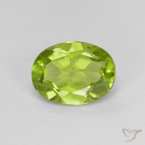 Péridot Vert jaunâtre naturelle ovale, 1.35 ct, VS