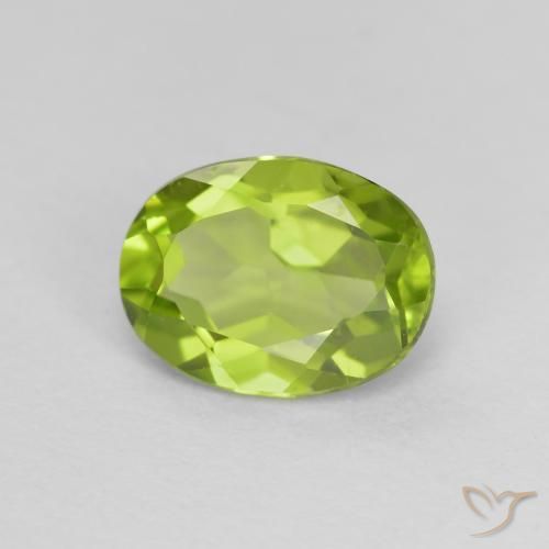 Péridot Vert jaunâtre naturelle ovale, 1.35 ct, VS