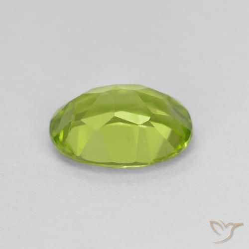 Péridot Vert jaunâtre naturelle ovale, 1.35 ct, VS