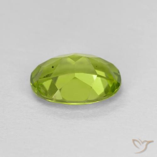 Péridot Vert éclatant naturelle ovale, 1.32 ct, VS