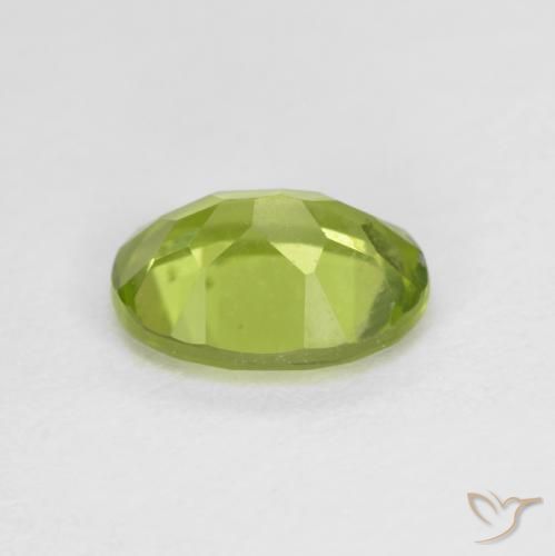 Péridot Vert éclatant naturelle ovale, 1.40 ct, VS