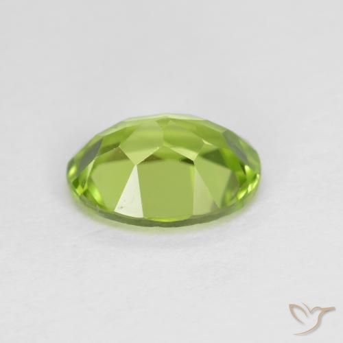 Péridot Vert moyen naturelle ovale, 1.35 ct, VS