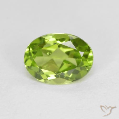 Péridot Vert moyen naturelle ovale, 1.45 ct, VS