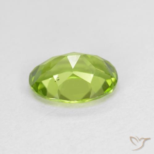 Péridot Vert moyen naturelle ovale, 1.45 ct, VS