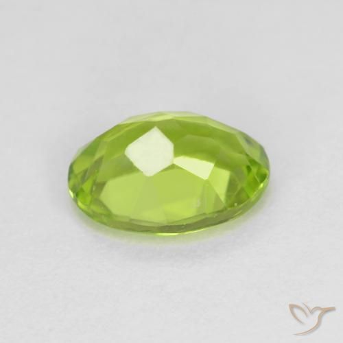 Péridot Vert vif et léger naturelle ovale, 1.45 ct, VS