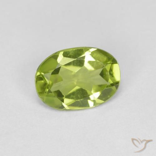 Péridot Vert moyen naturelle ovale, 0.70 ct, VS