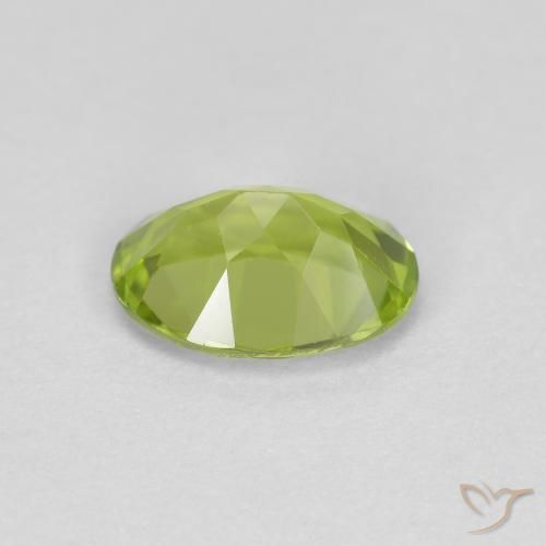 Péridot Vert éclatant naturelle ovale, 0.86 ct, VS