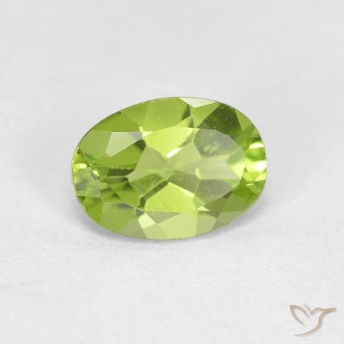 Péridot Vert éclatant naturelle ovale, 0.88 ct, VS