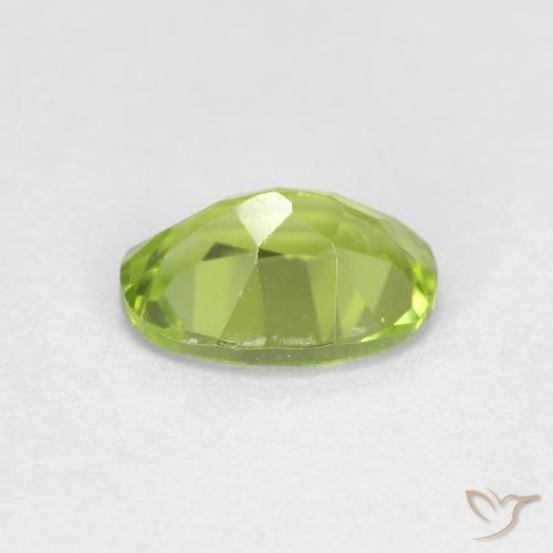 Péridot Vert éclatant naturelle ovale, 0.88 ct, VS