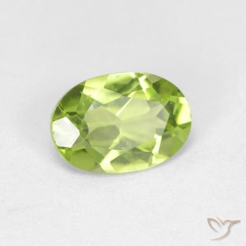 Péridot Vert moyen naturelle ovale, 0.83 ct, VS
