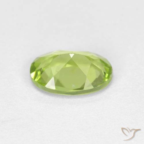 Péridot Vert moyen naturelle ovale, 0.83 ct, VS