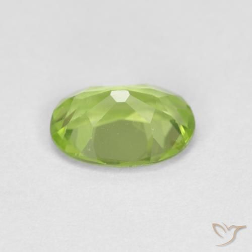 Péridot Vert jaunâtre naturelle ovale, 0.89 ct, VS-SI