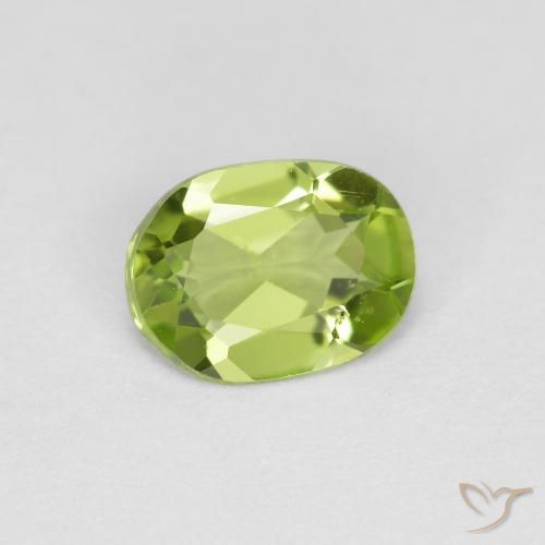 Péridot Vert éclatant naturelle ovale, 0.71 ct, VS