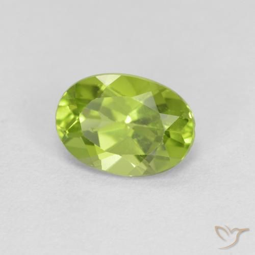 Péridot Vert moyen naturelle ovale, 0.90 ct, VS