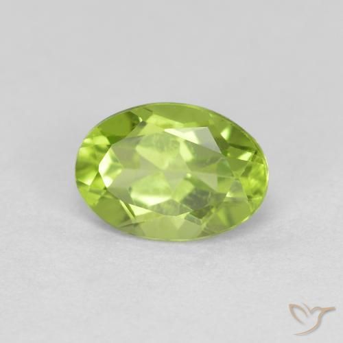 Péridot Vert éclatant naturelle ovale, 0.92 ct, VS