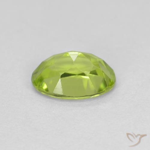 Péridot Vert éclatant naturelle ovale, 0.92 ct, VS