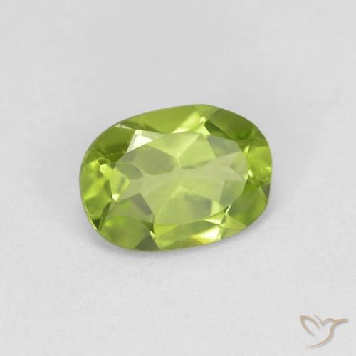 Péridot Vert moyen naturelle ovale, 0.80 ct, VS