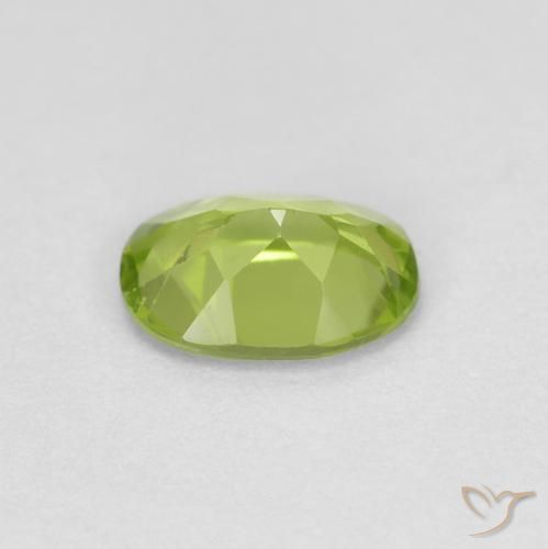 Péridot Vert moyen naturelle ovale, 0.80 ct, VS