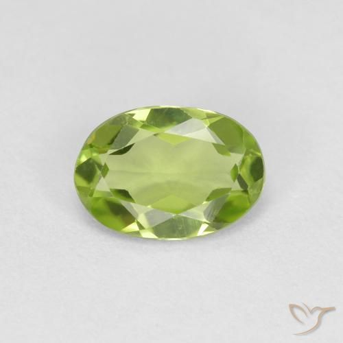 Péridot Vert éclatant naturelle ovale, 0.75 ct, VS